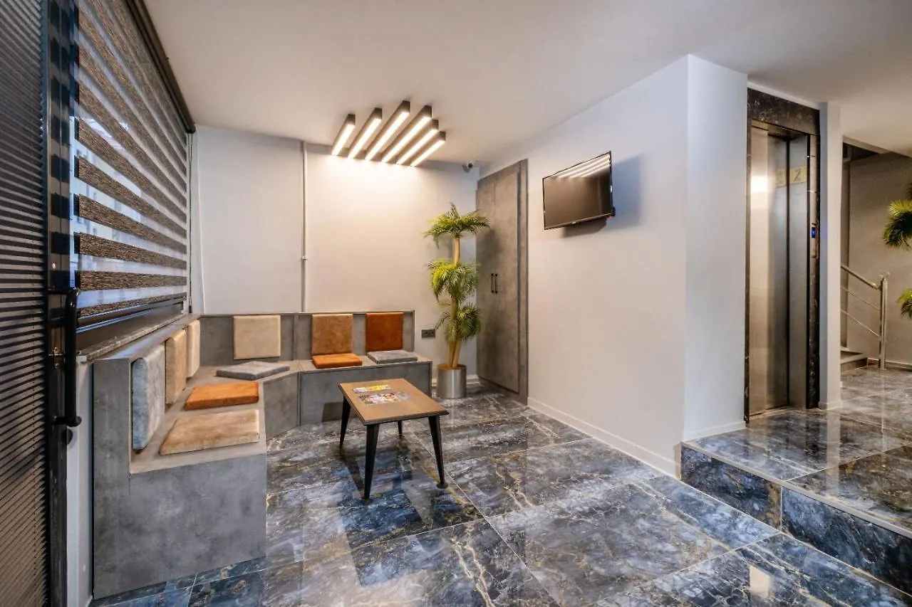 The Queen Hotel 伊斯坦布尔 2*,