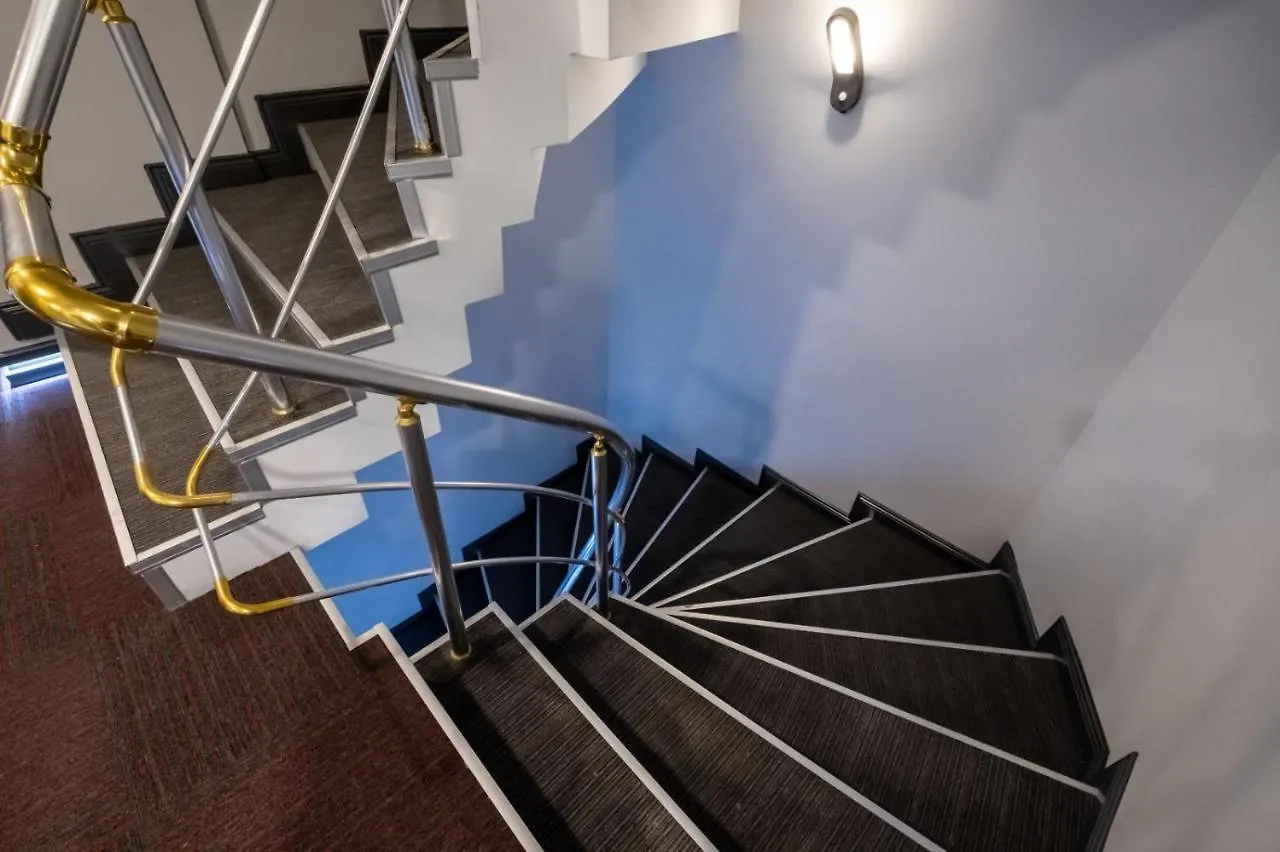 **  The Queen Hotel اسطنبول تركيا